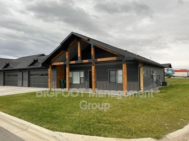 Building Photo - 3995 Lucas Ct