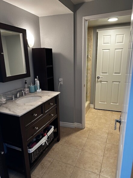 Building Photo - 4010 Avenida Verano