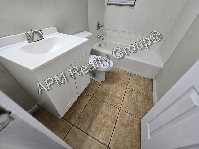 Building Photo - Updated two bedroom - Harden St.