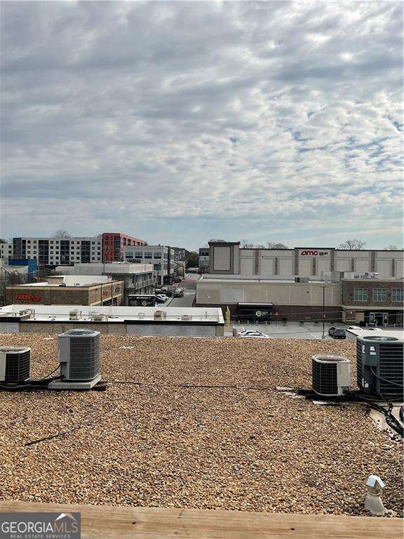 Building Photo - 881 Memorial Dr SE