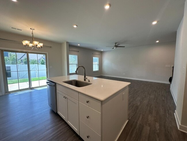 Building Photo - 145 Beacon Dr