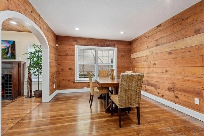 Building Photo - 3016 Isabella St