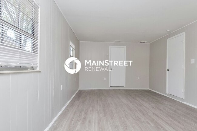 Building Photo - 4 Bedroom Pet-Friendly Home in Winter Haven, FL with Main Street Renewal