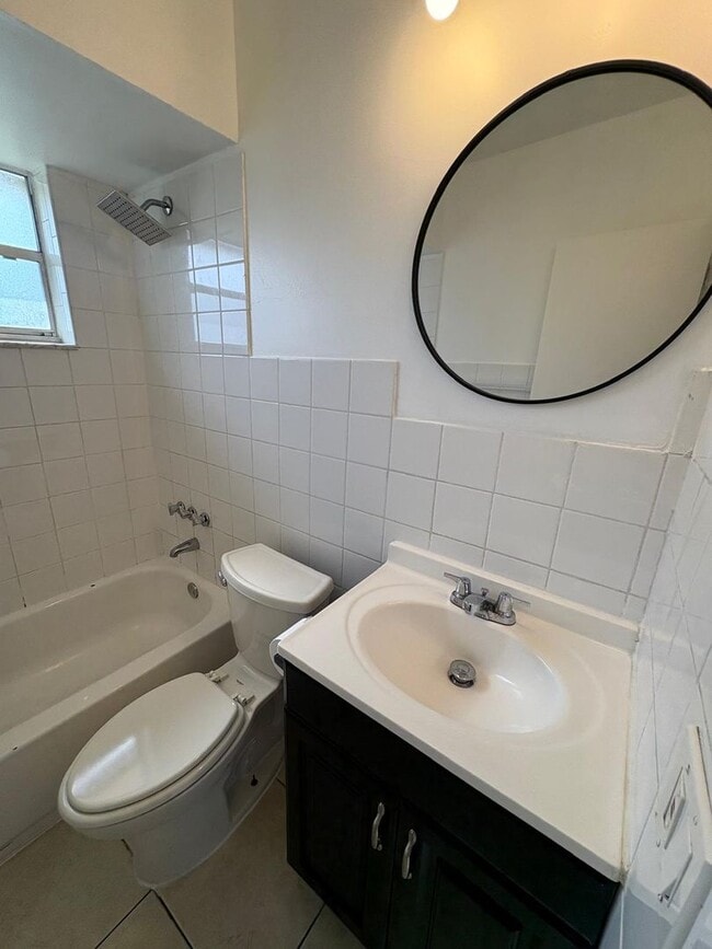 Building Photo - 2 BEDROOMS 1 BATHROOM IN AREA OF RIVERLAND