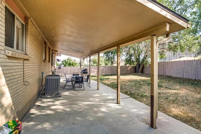 Building Photo - 9341 Hoffman Way