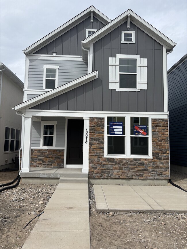 Building Photo - 10078 Loblobby Ln
