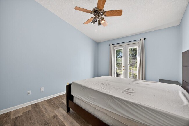 Building Photo - Windsor Pointe Condo