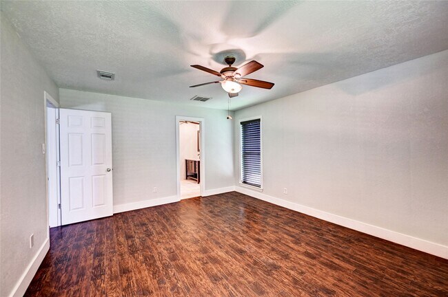 Building Photo - 5103 Temple Bell Dr
