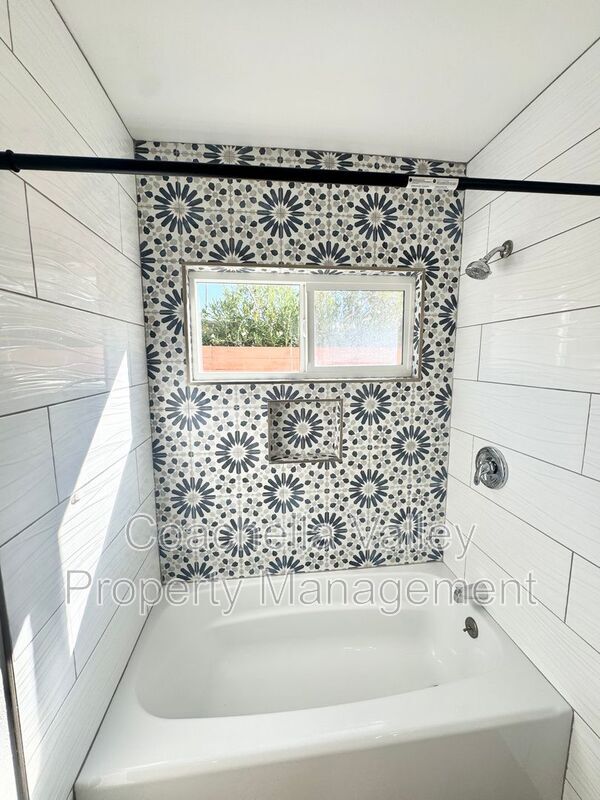 Building Photo - 73525 Shadow Mountain Dr