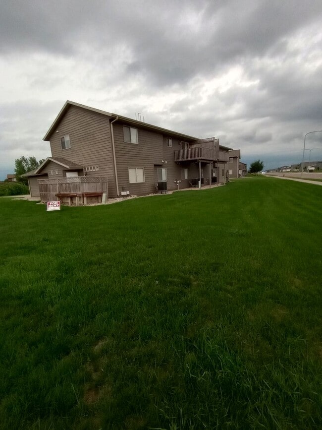 Building Photo - Two bedroom one bathroom w/ single garage