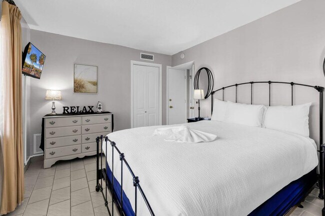 Building Photo - 2500b N Ocean Blvd