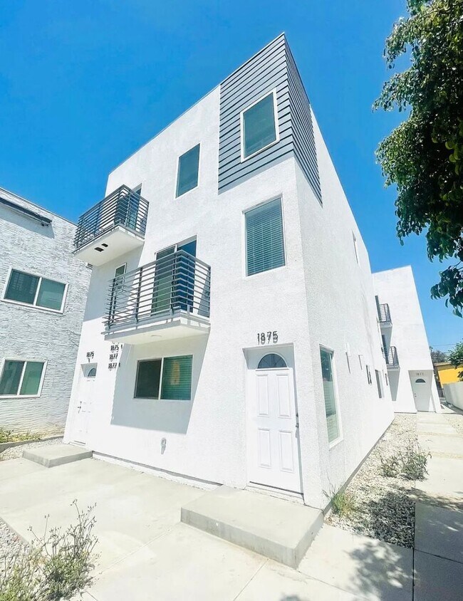 Building Photo - 1875 W 20th St