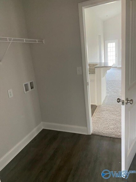 Building Photo - 121 Sorrelweed Dr