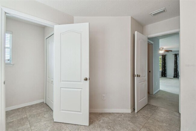 Building Photo - 12320 Fairlawn Dr