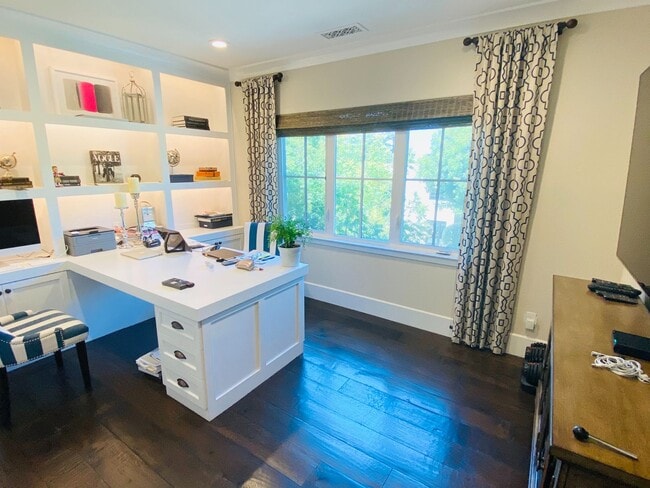 Building Photo - Modern 3 Bed 3 Bath Townhouse Near Downtown Campbell