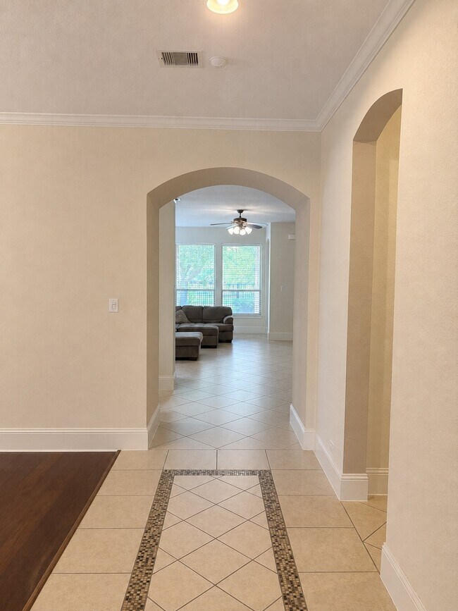 Building Photo - 515 Newington Ln