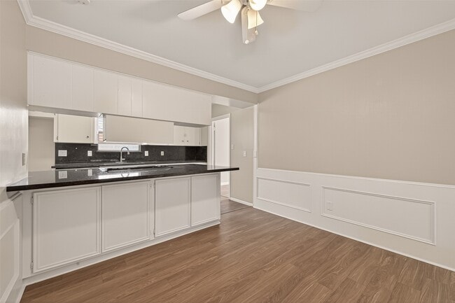 Building Photo - 9502 Skyline Dr