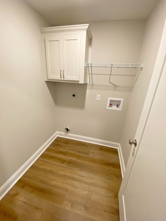 Building Photo - $500 Move-in Discount! Modern 4-Bedroom Home with Fenced Yard Near Moody AFB