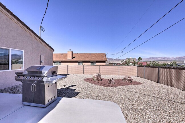 Building Photo - 2447 Rio Dr