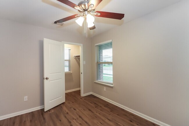 Building Photo - 1958 Bravos Manor Ln