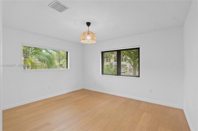 Building Photo - 517 Palermo Ave