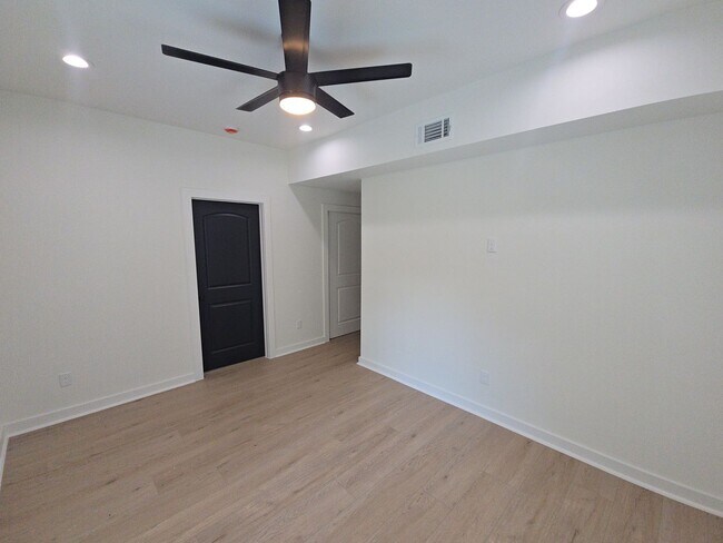 Building Photo - 8101 Venus St