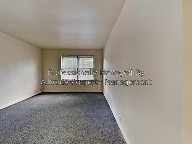 Building Photo - 5801 Russett Pl