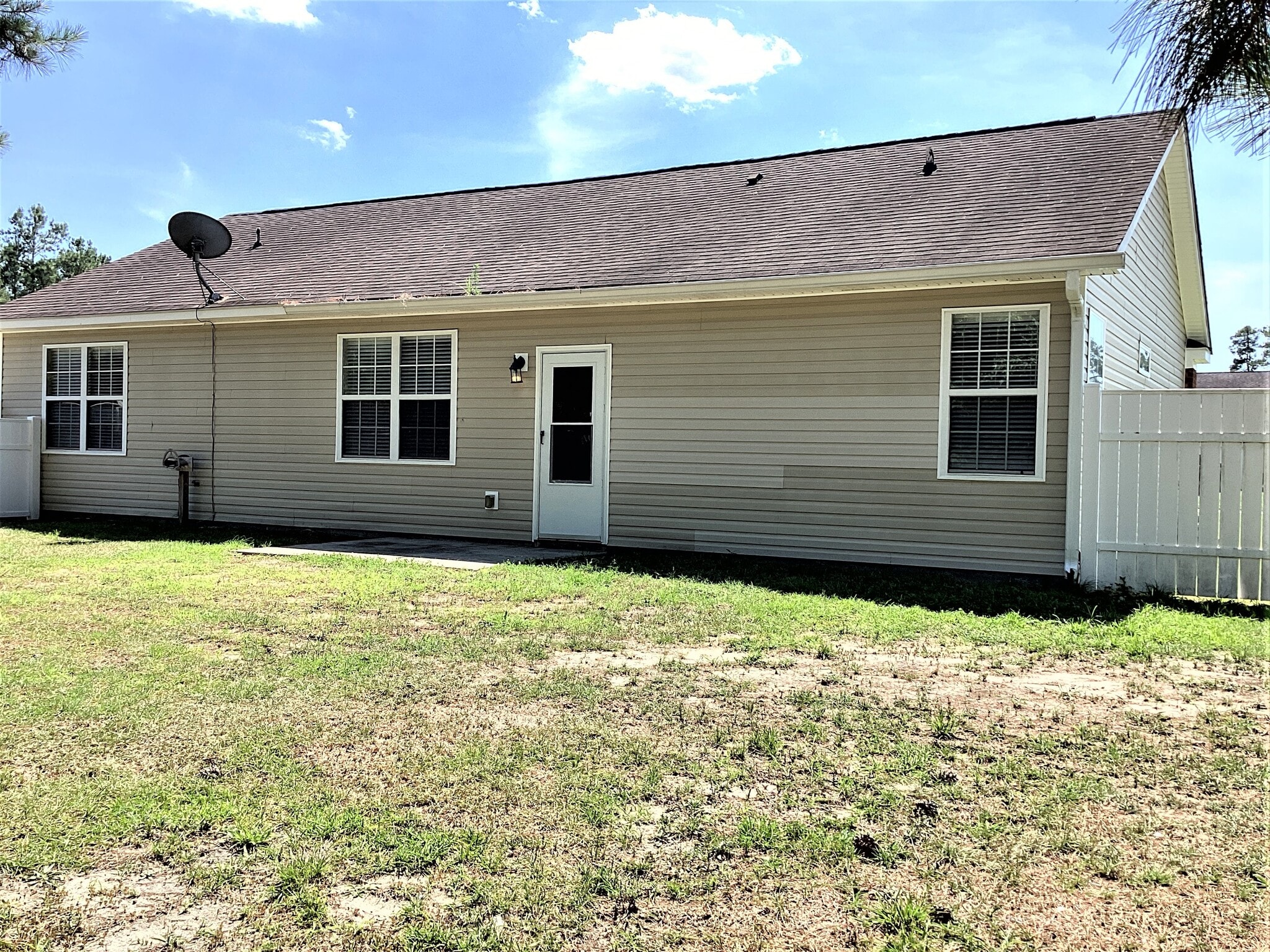 Building Photo - 305 Antigua Dr