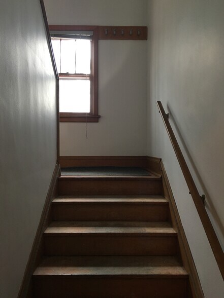 Building Photo - 1060 Danby Rd