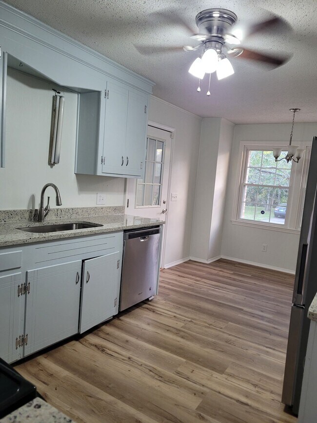 Building Photo - 2701 Cliffside Dr