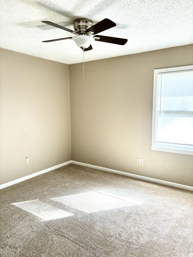 Building Photo - 2019 Bradley Ave