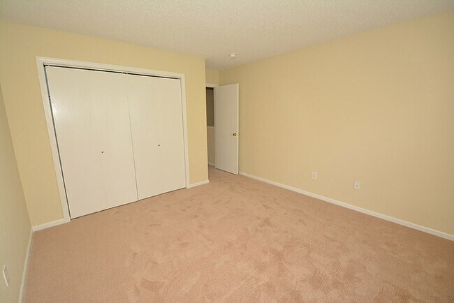 Building Photo - Pike Township 4 bedroom home