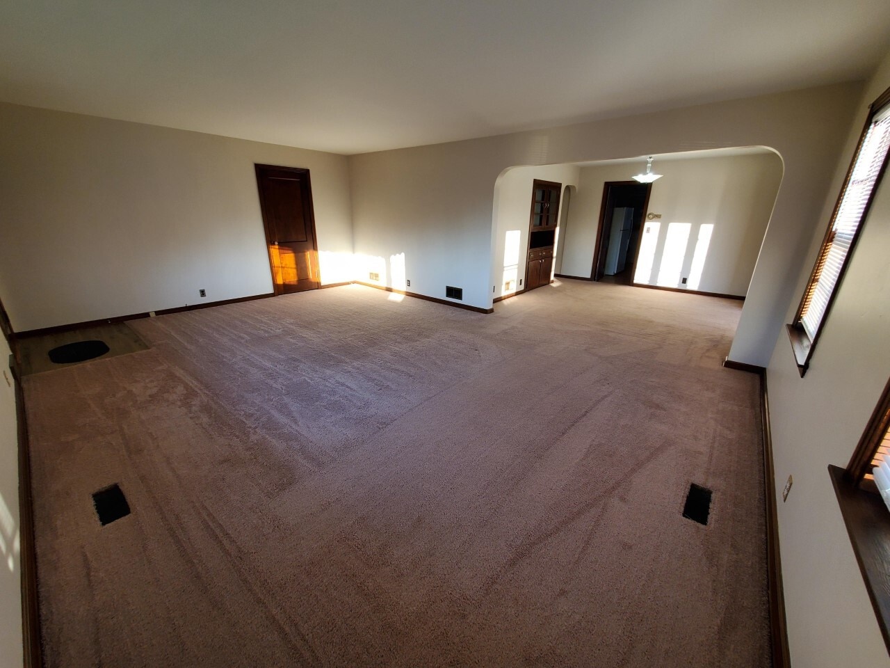 Living - 825 S Walnut St