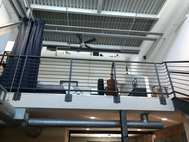 Loft - 400 Village Pky NE