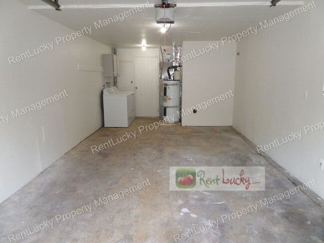 Building Photo - Freshly Updated 3-Bedroom Duplex w/Attached Garage in Great Federal Way Location!!