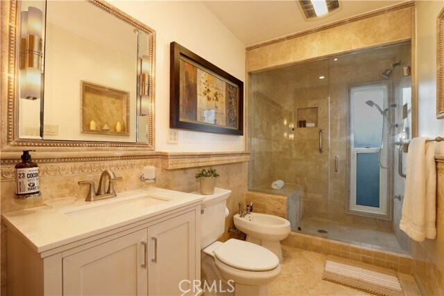 Building Photo - 3323 Ione Dr