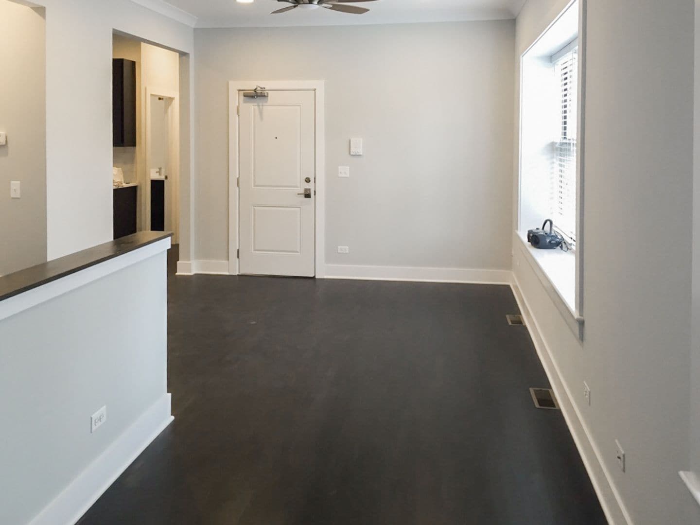 Building Photo - 1952 W Nelson St