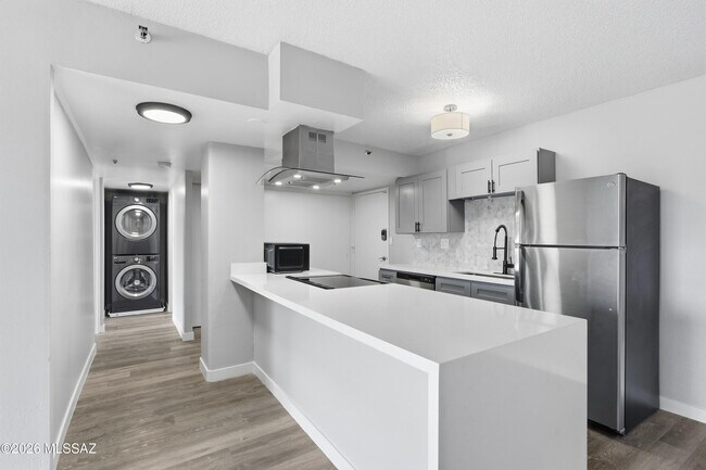 Building Photo - 425 W Paseo Redondo