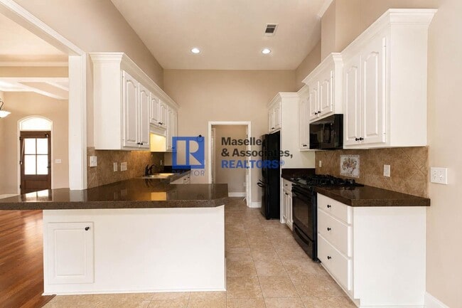 Building Photo - 3 Bed / 2 Bath Home on the Water in Ashbrooke