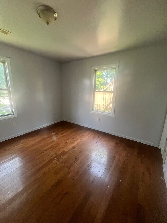 Building Photo - 15-17 Ferdinand St