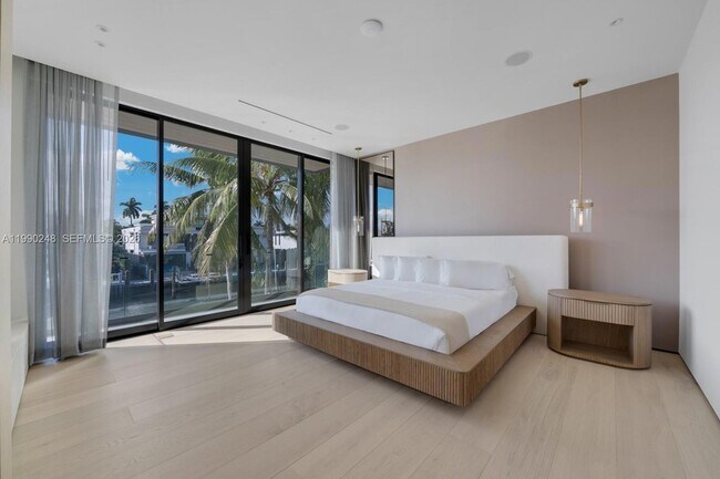 Building Photo - 641 Flamingo Dr