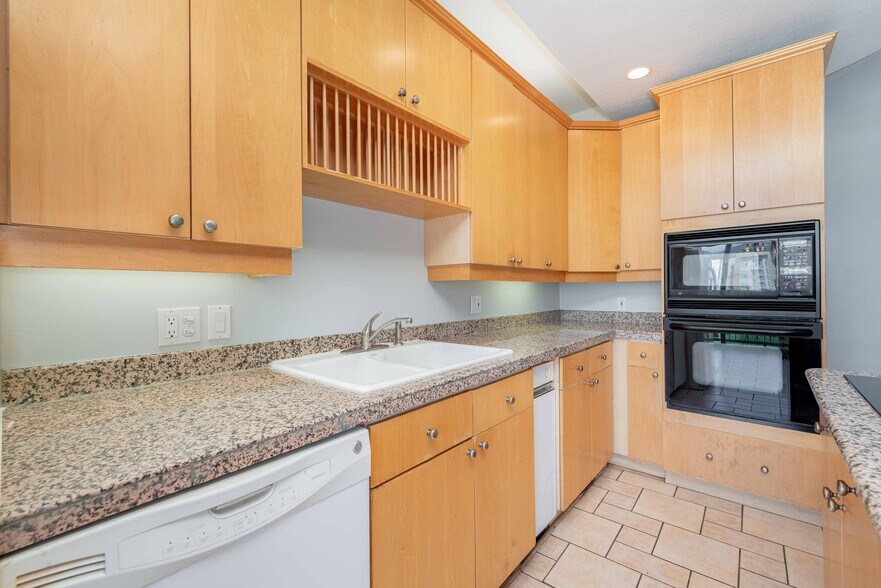 Building Photo - 805 29th St