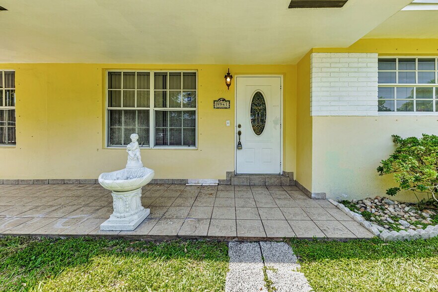 Building Photo - 9941 NW 27th St