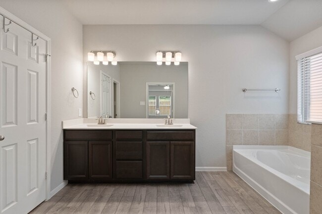 Building Photo - 914 Golden Willow Ln