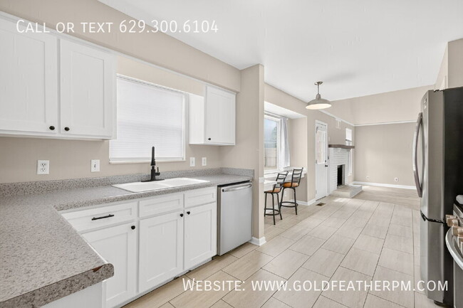 Building Photo - 2901 High Rigger Dr