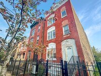 Building Photo - 2953 W Warren Blvd