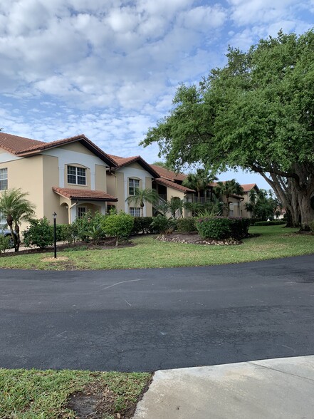 Building Photo - 9860 Costa Mesa Ln
