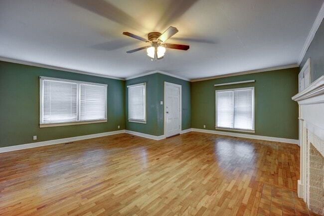 Building Photo - Freshly Updated 3 Bedroom House