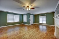 Building Photo - Freshly Updated 3 Bedroom House