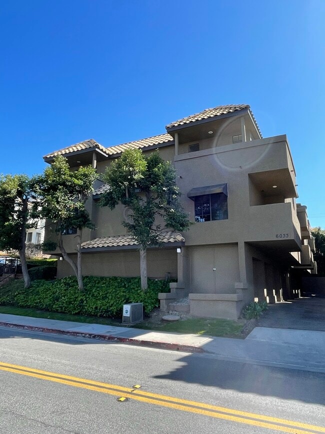 Building Photo - 6033 Estelle St